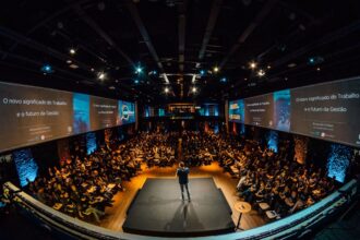 Feiras Corporativas 2025: A Fadiga Virtual Redefine o Valor do Encontro