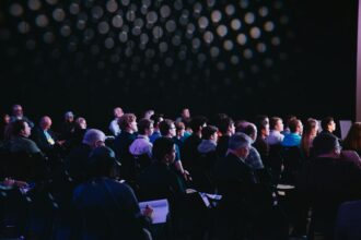 Curadoria de Dados em Eventos: O Novo Campo de Batalha dos Congressos